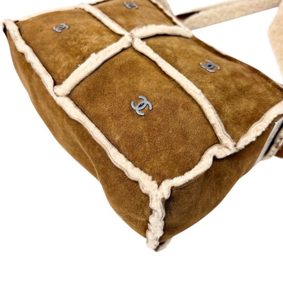 CHANEL Vintage CC Logo Shearling Crossbody Bag Brown Cream Mouton Suede [106225] - Picture 9 of 16